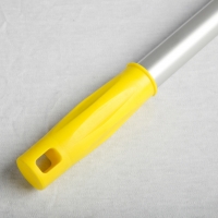 Lightweight anodised aluminium/Yellow handle grip